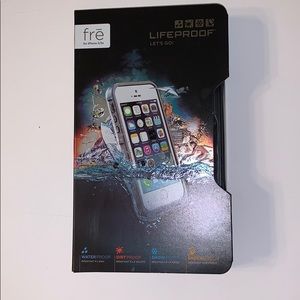 Gently used frē iPhone 5/5s life proof case.